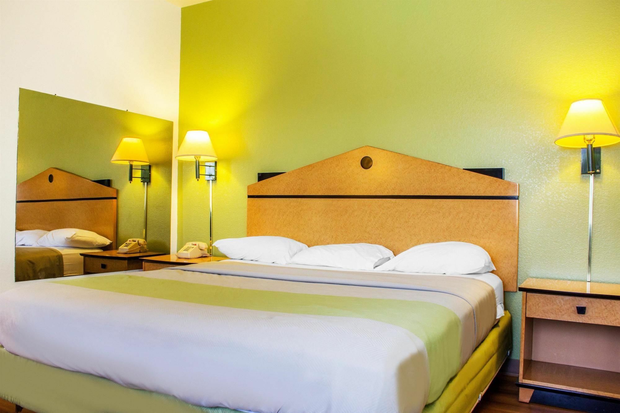 Apache Inn Tempe Bagian luar foto