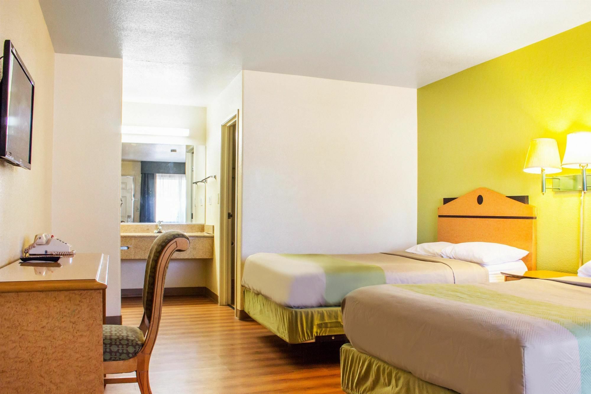 Apache Inn Tempe Bagian luar foto